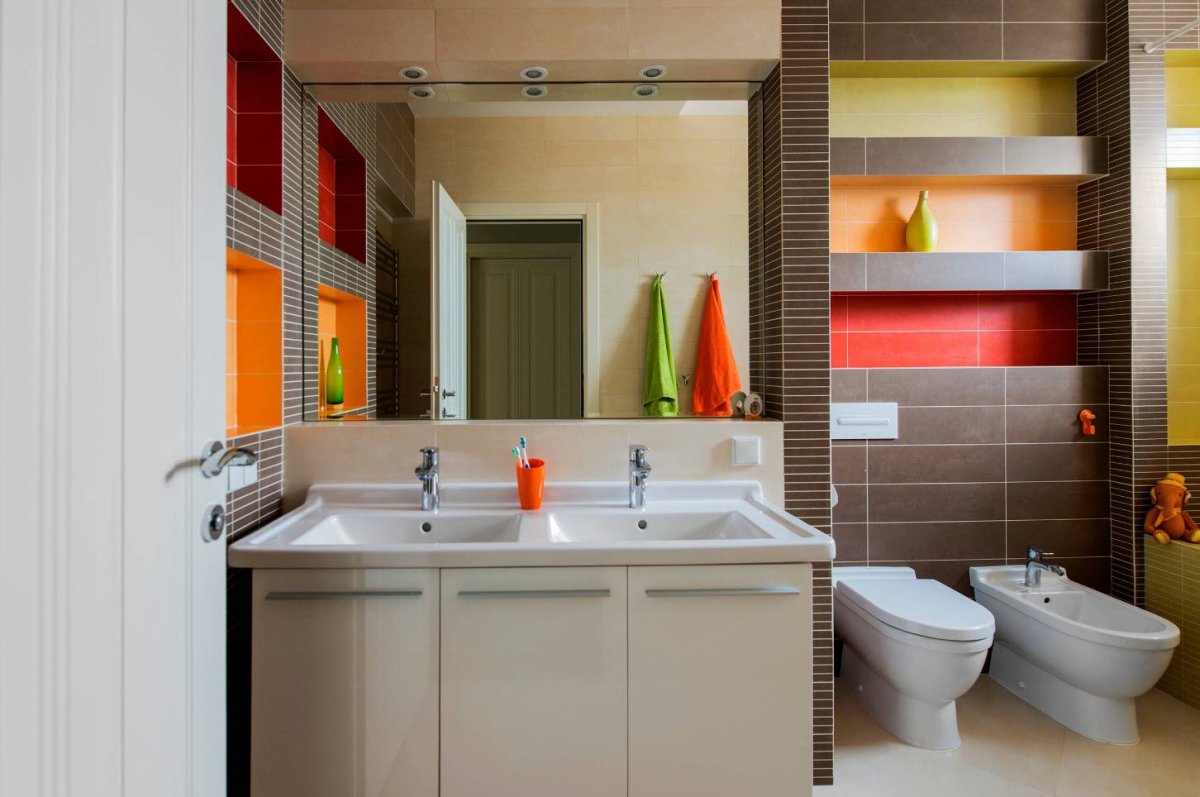 Полки в ванную комнату встроенные