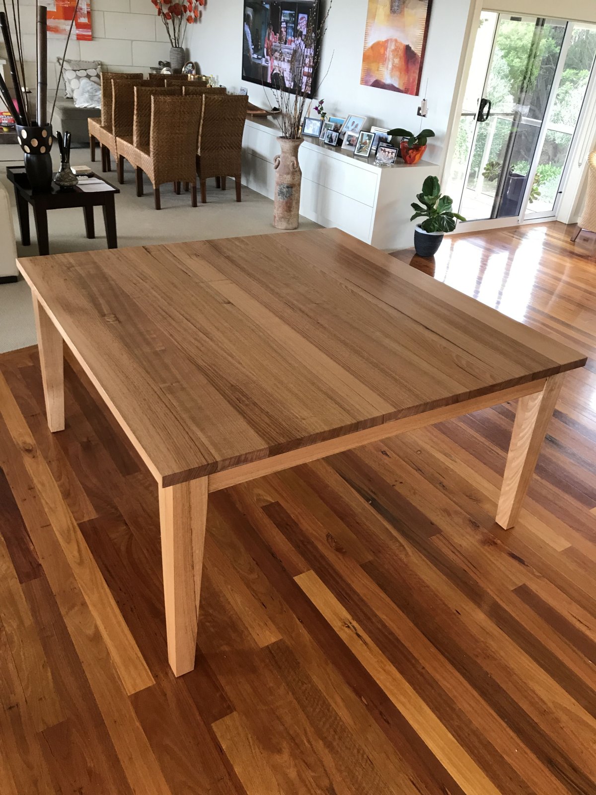 Стол из досок