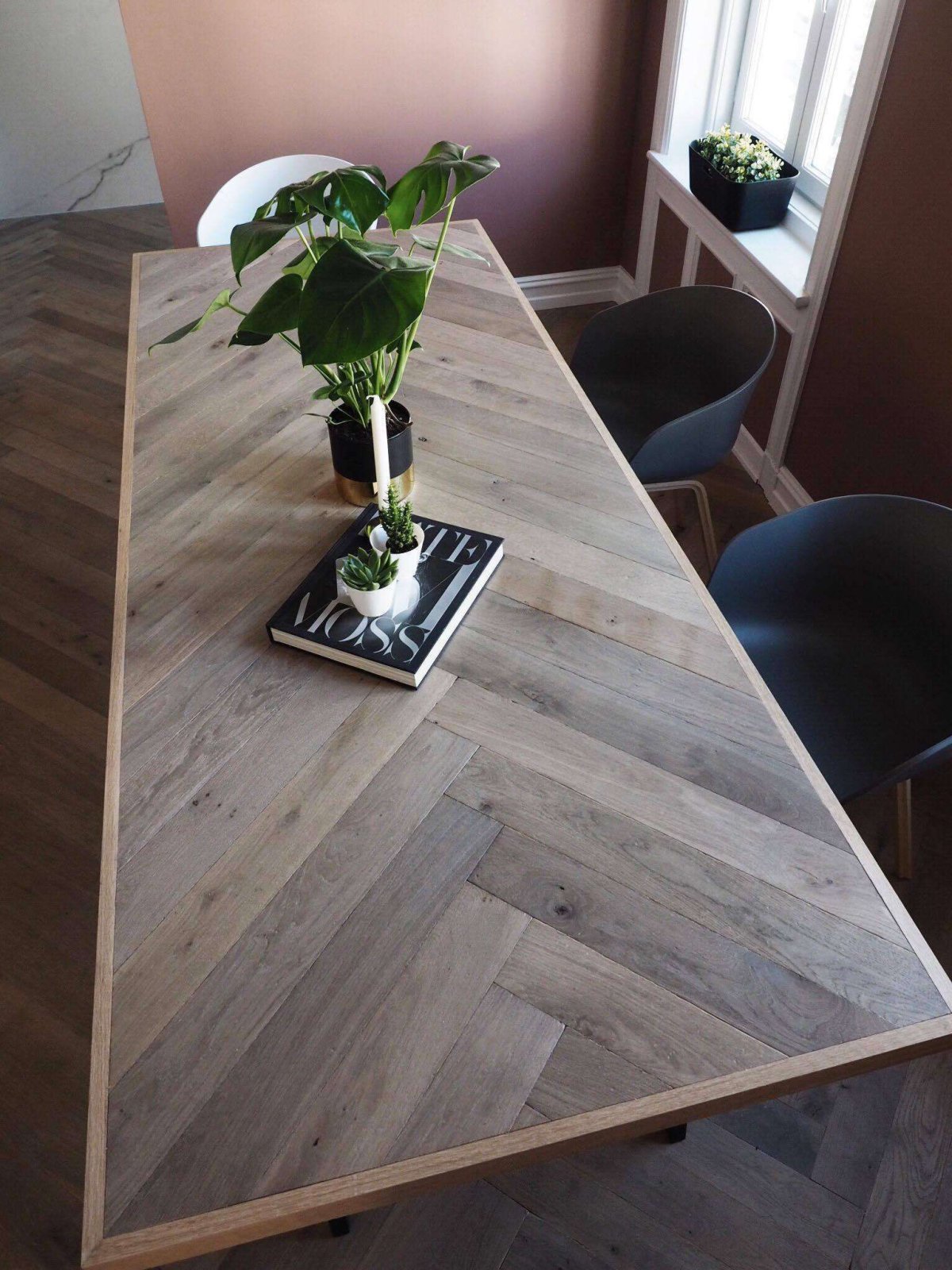 Стол из ламината