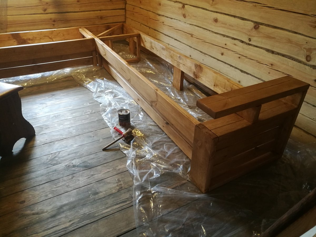 Угловая скамейка для бани