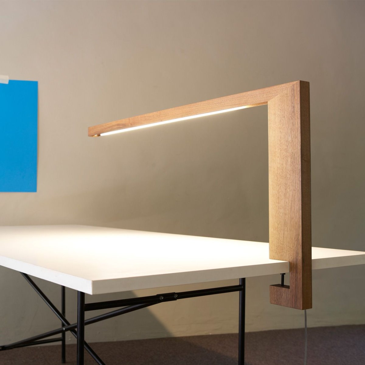 Освещение стола