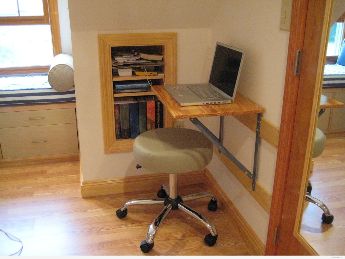 Раскладное рабочее место для ноутбука