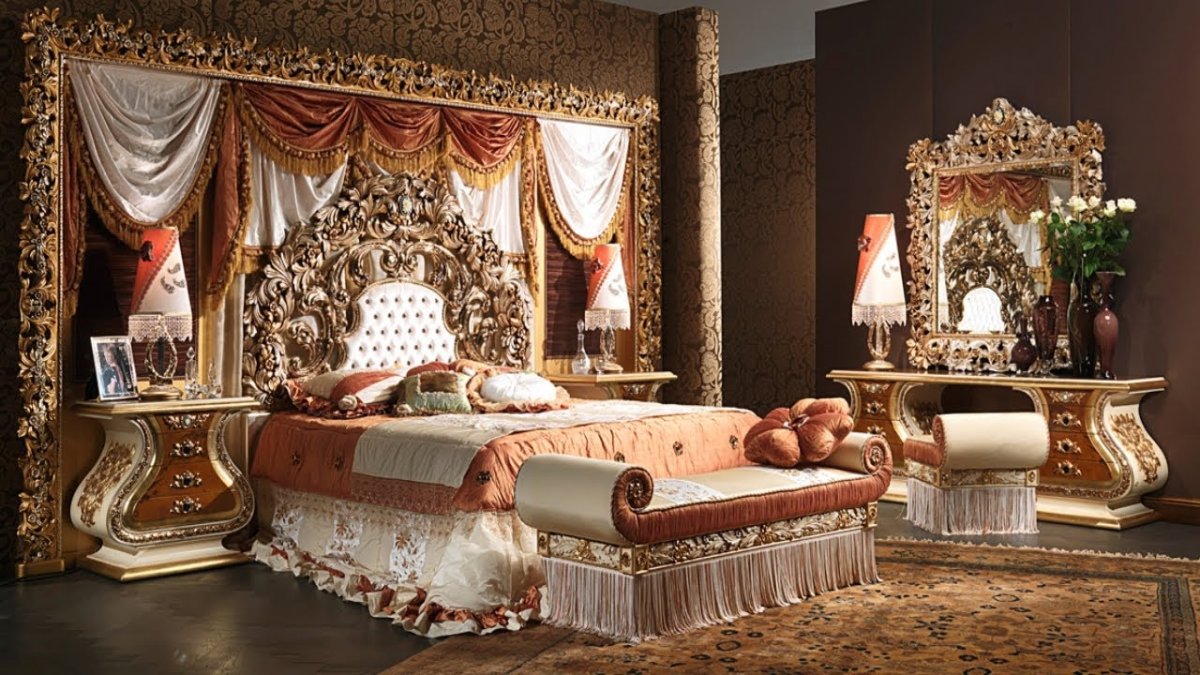 Итальянские кровати в стиле рококо с позолотой