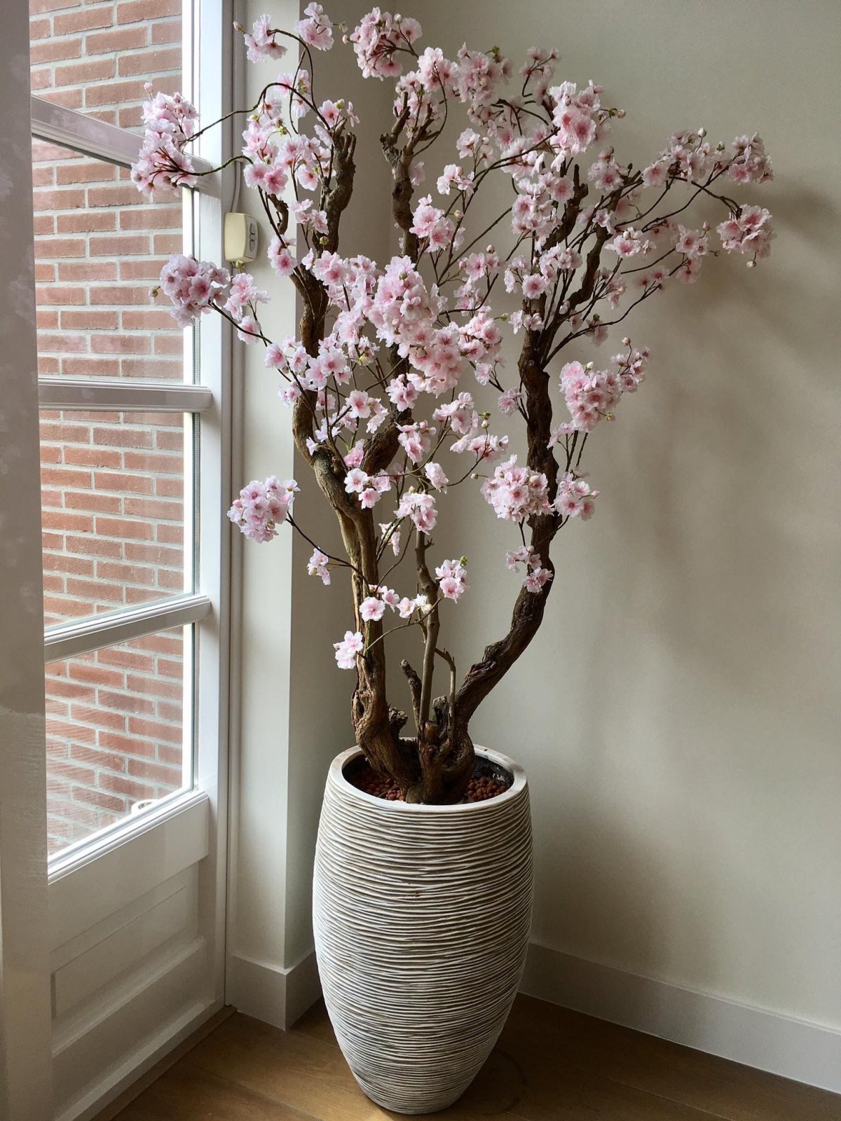 Декоративное дерево для интерьера