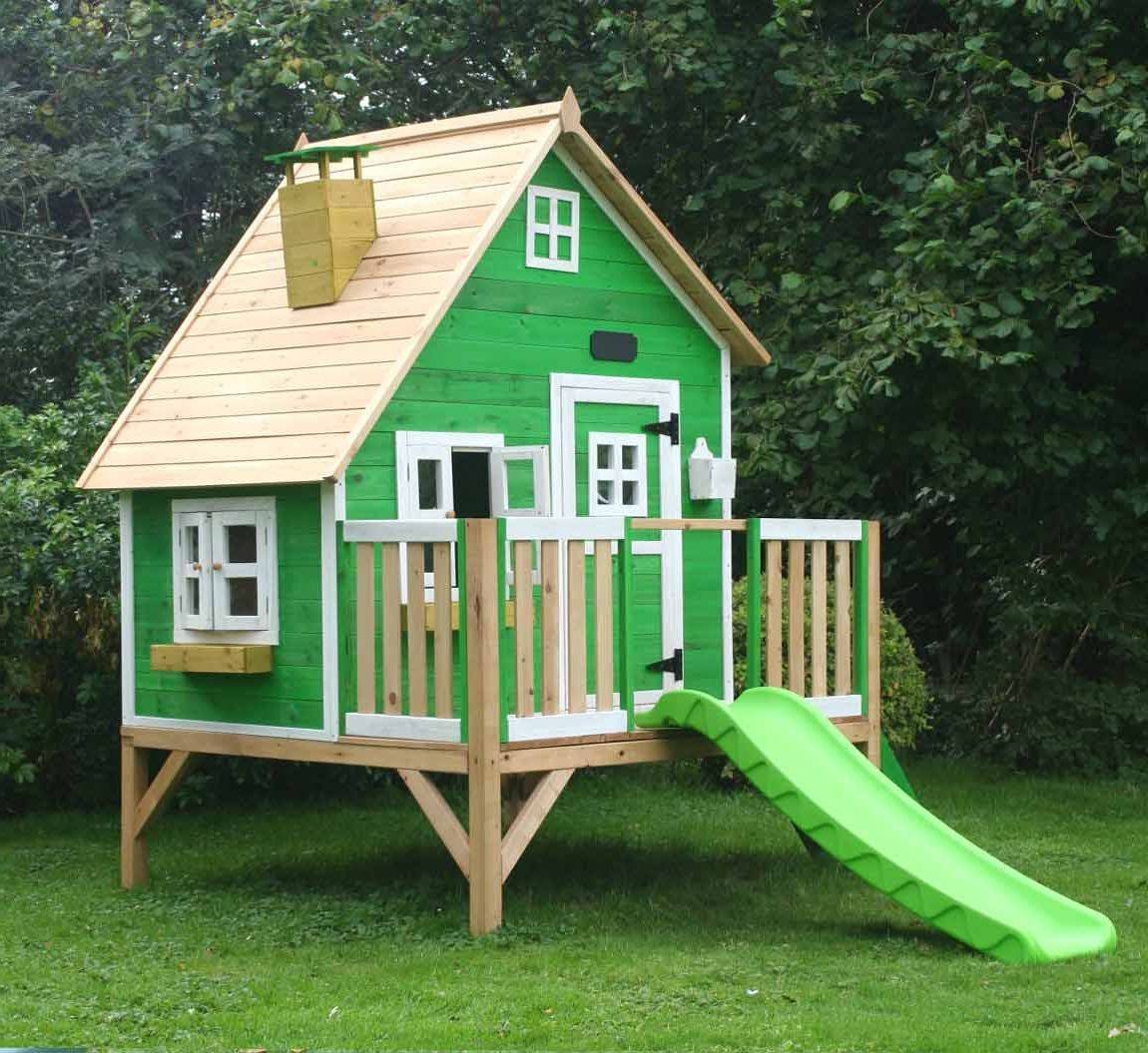 Детский домик для дачи из дерева