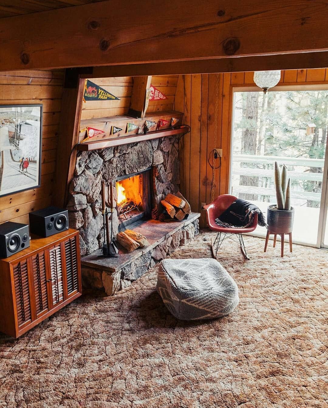 Уютный домик с камином