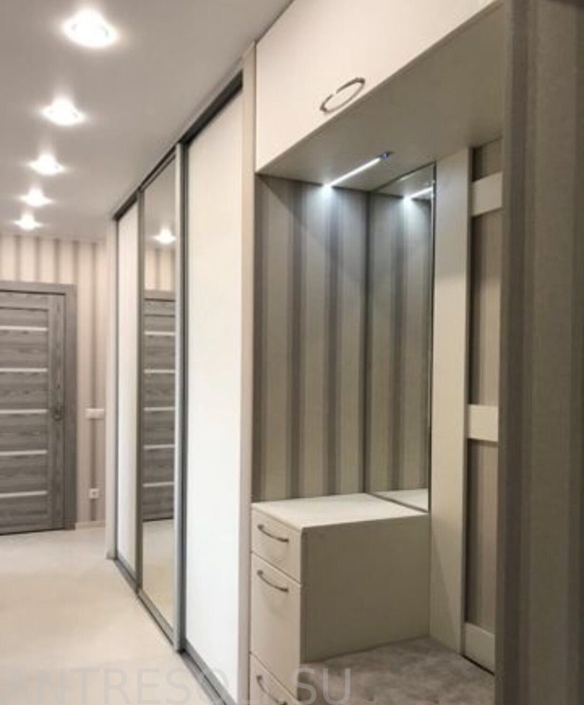 Шкаф купе в узкий коридор