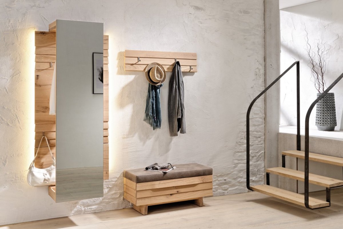 Зеркало с крючками в прихожую