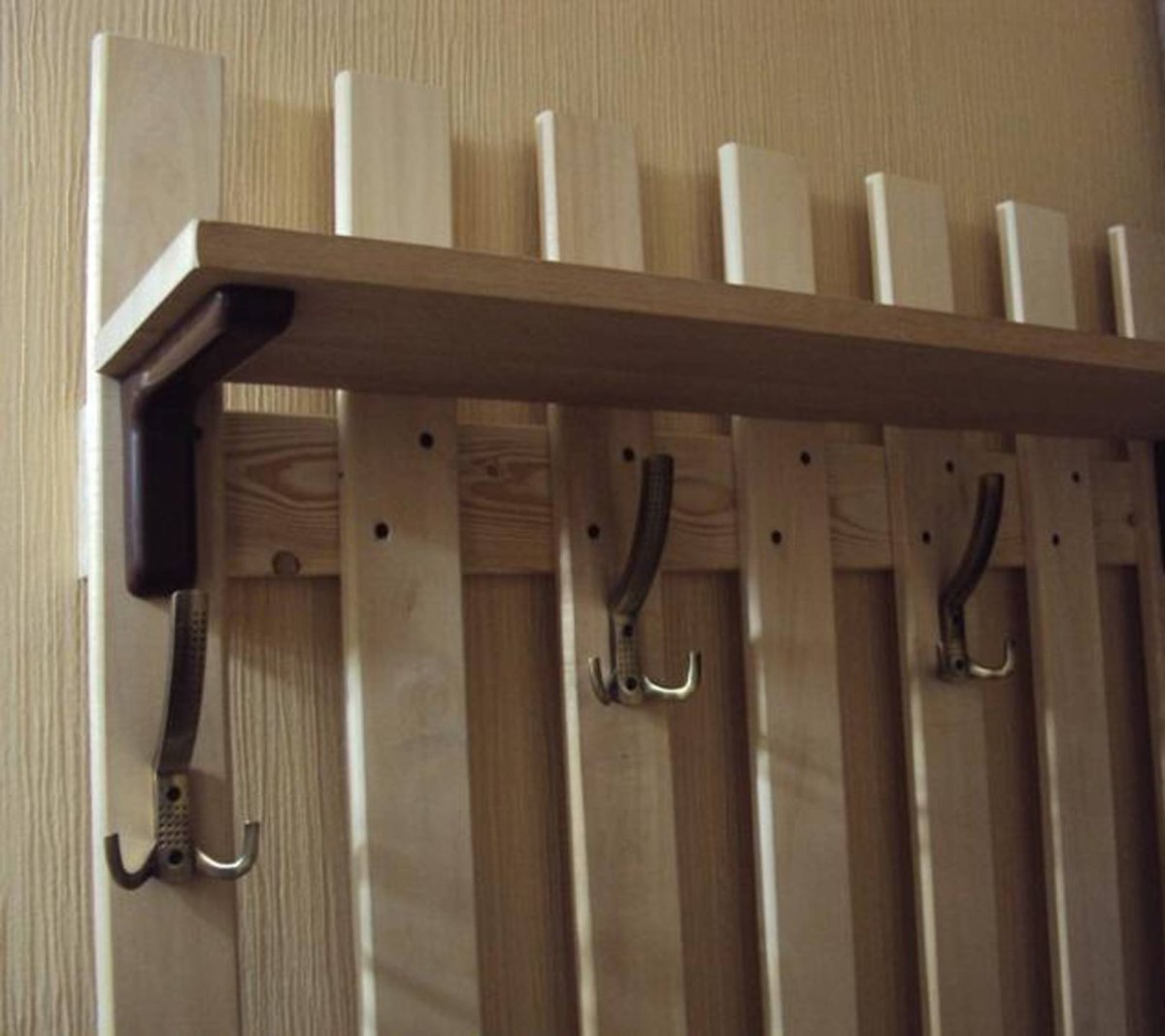 Вешалка в прихожую