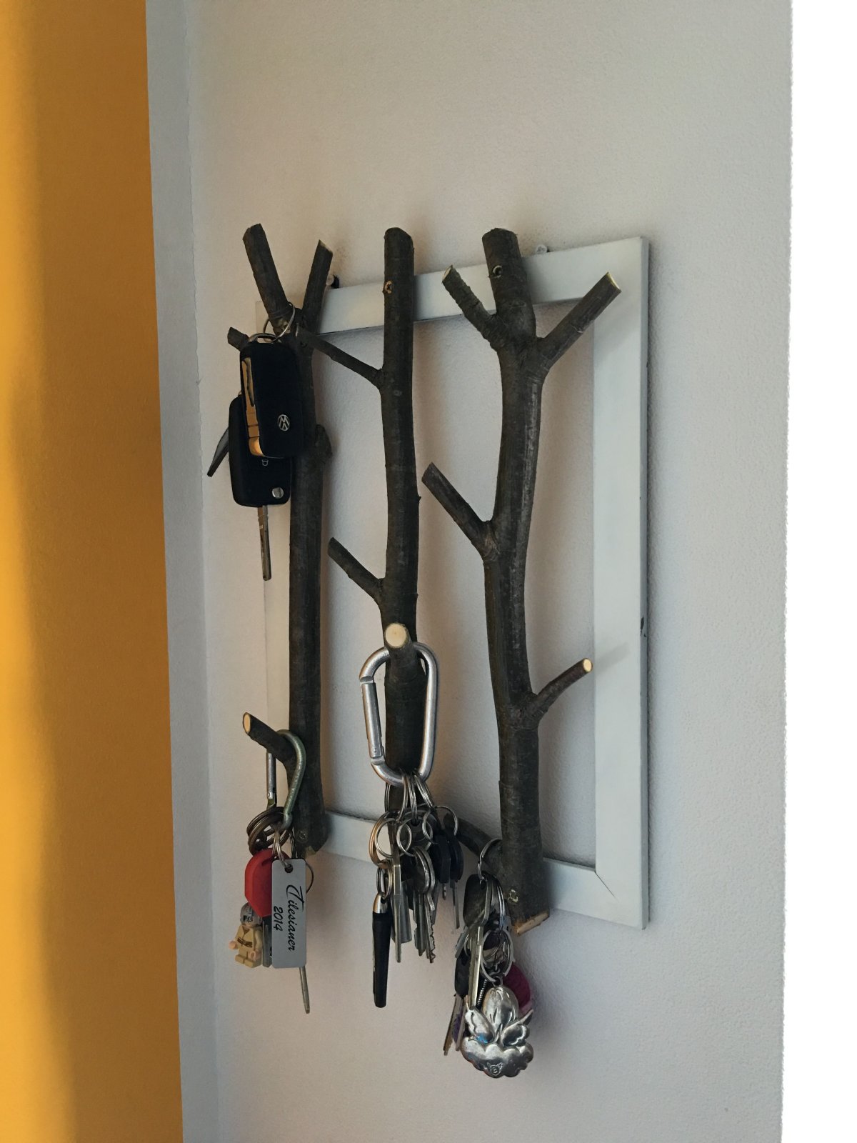 Вешалка из веток