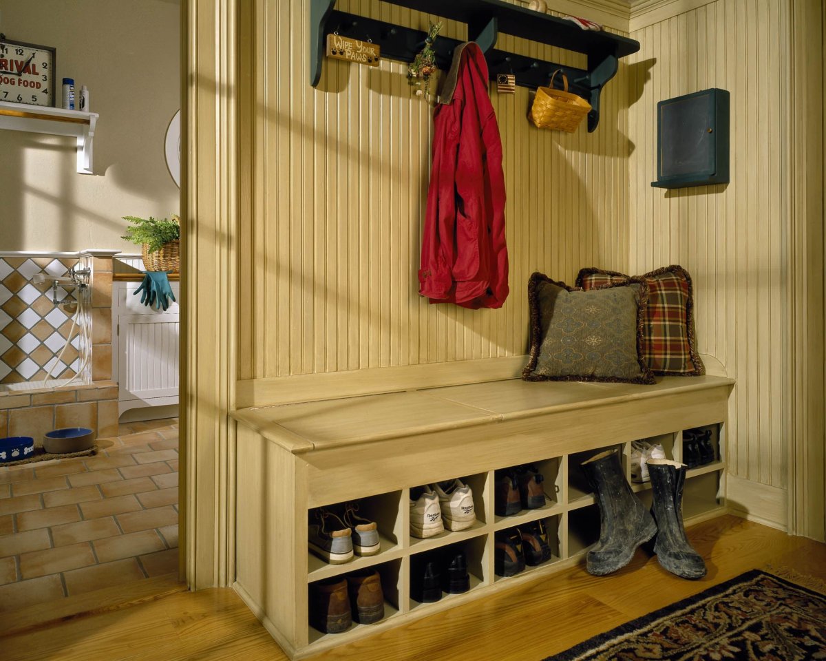 Прихожая в деревенском стиле