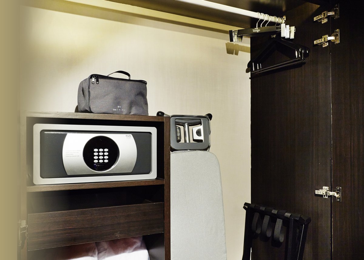 Сейф в интерьере