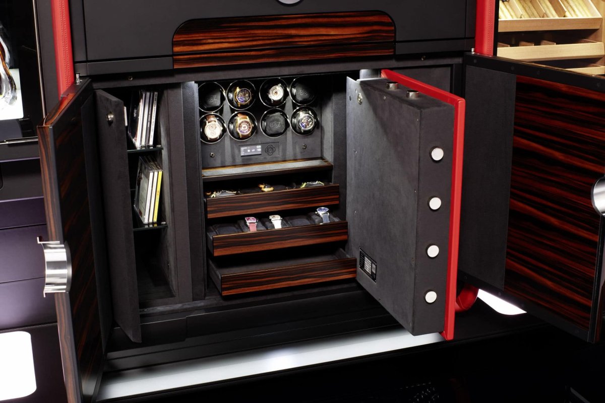 Оружейный сейф в интерьере