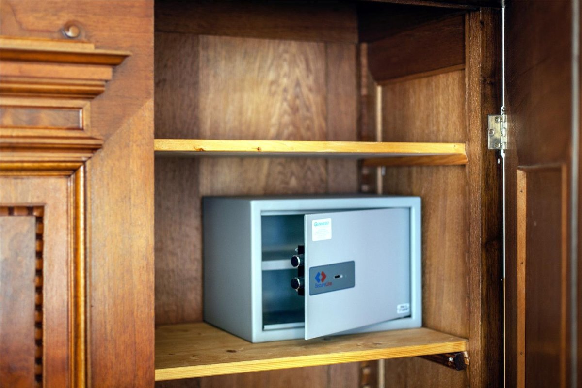 Сейф в интерьере