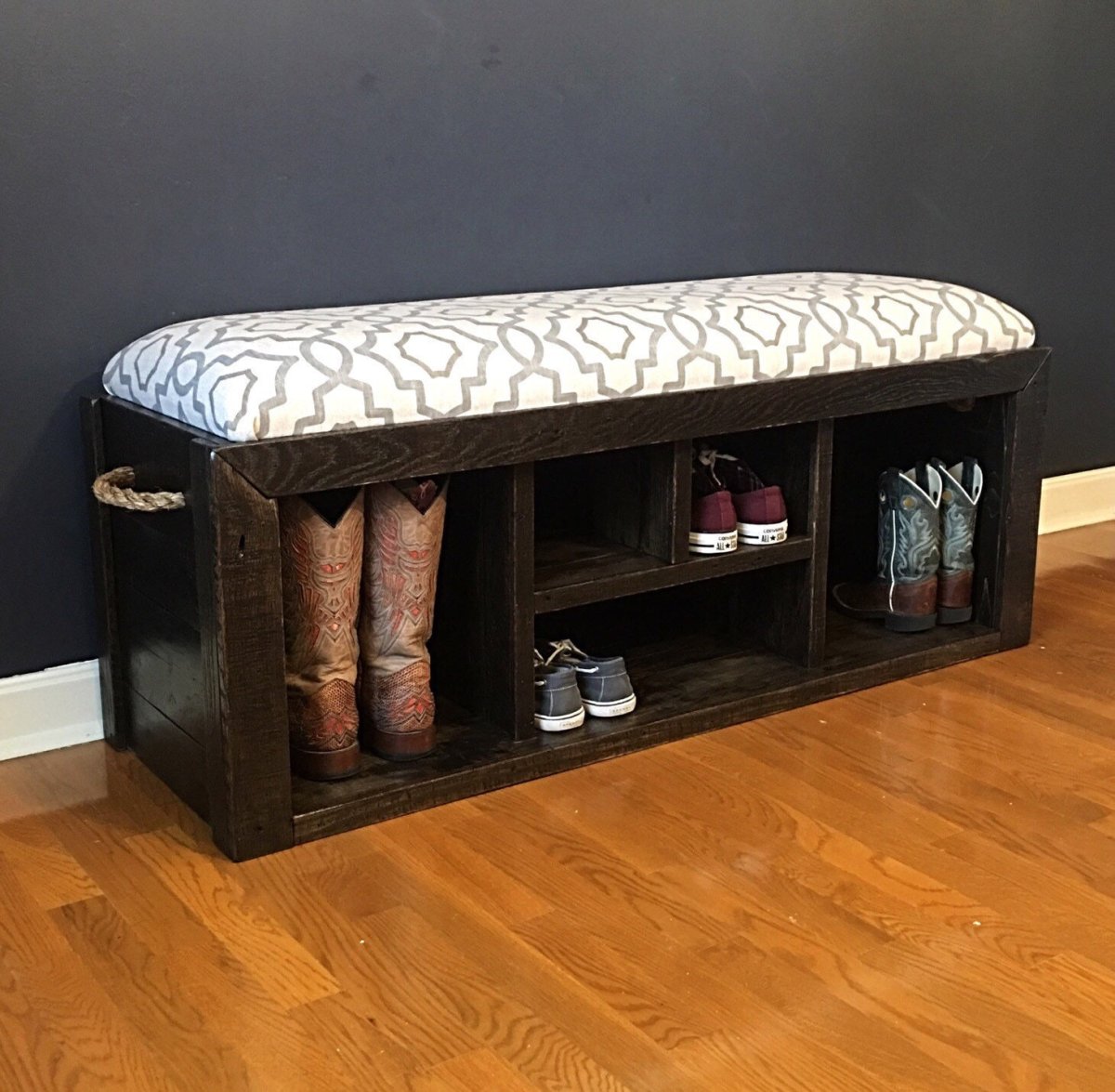 Самодельный пуфик для прихожей