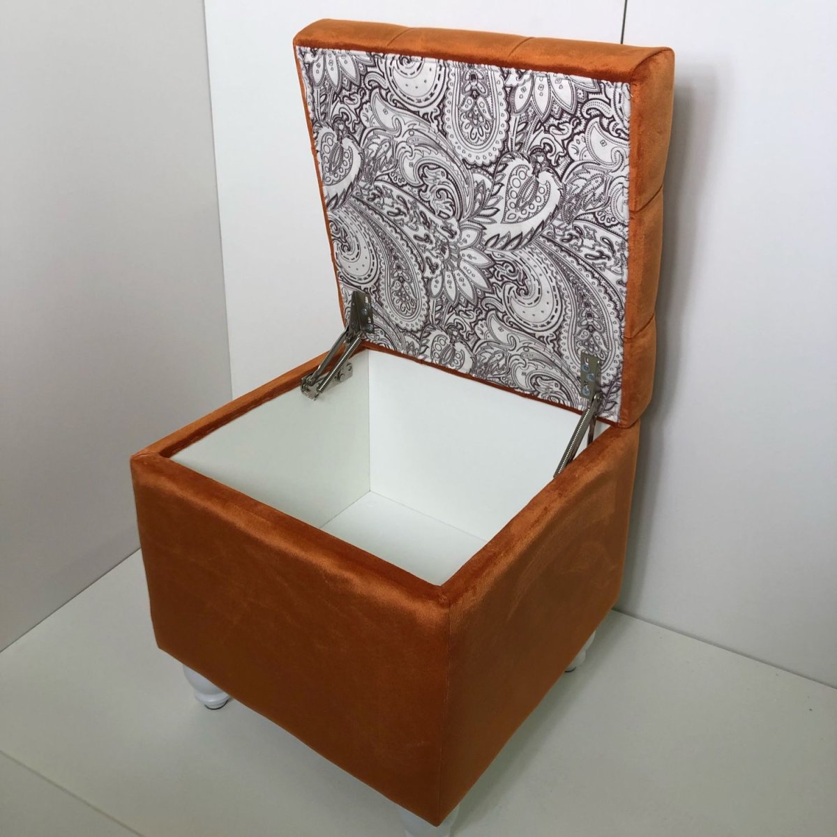 Обтянуть пуфик