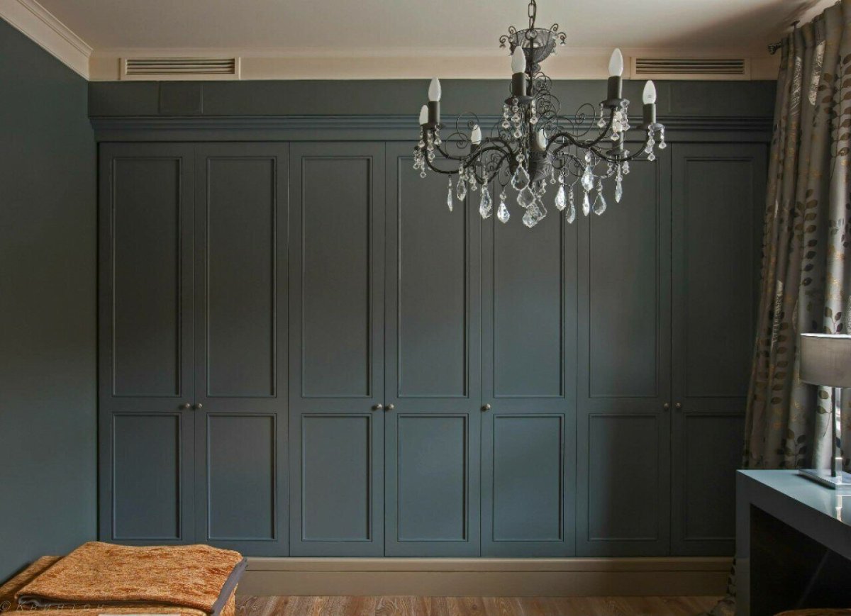 Шкаф с филенками