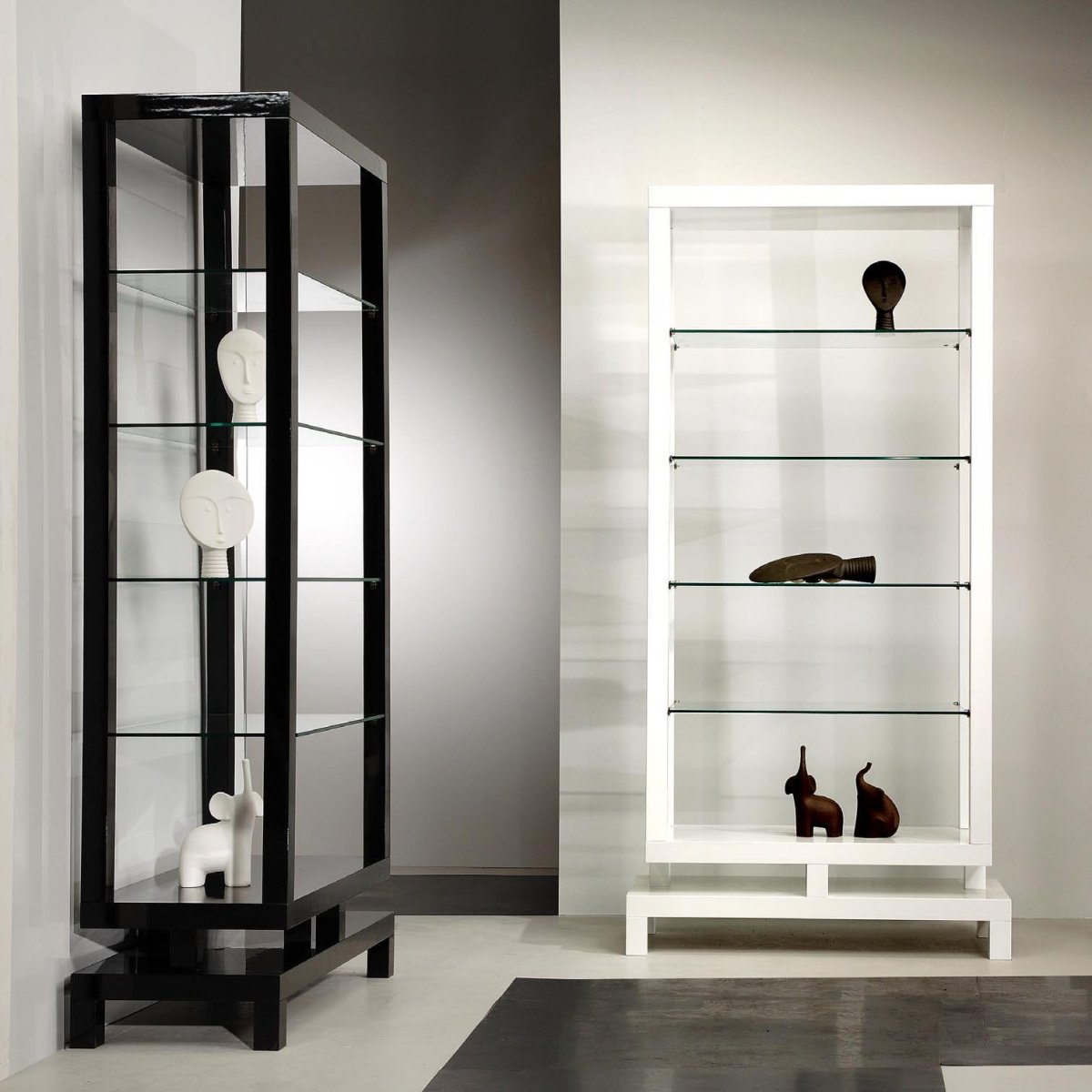 Шкаф витрина икеа ДЕТОЛЬФ черный