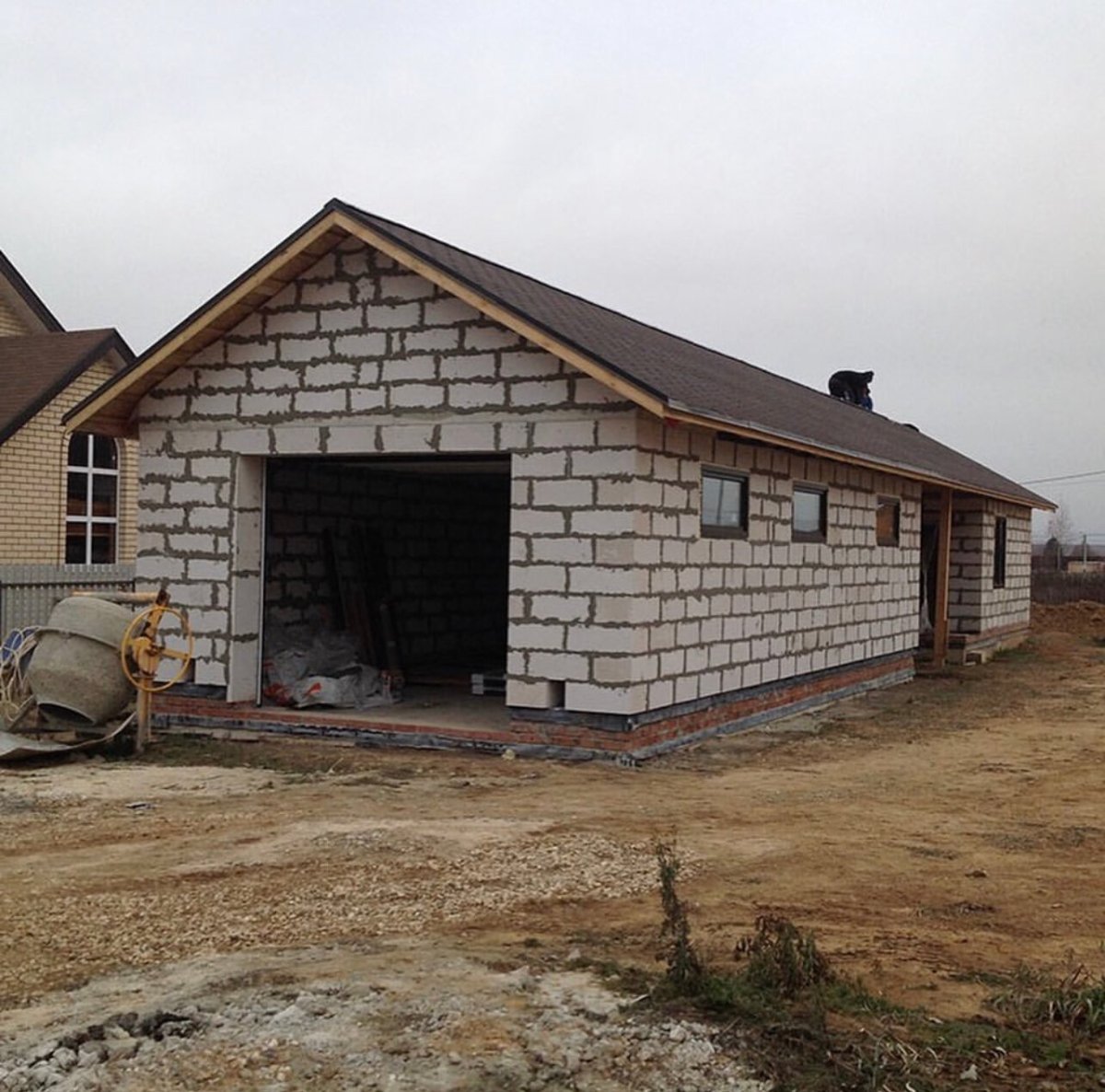 Гараж из пеноблоков