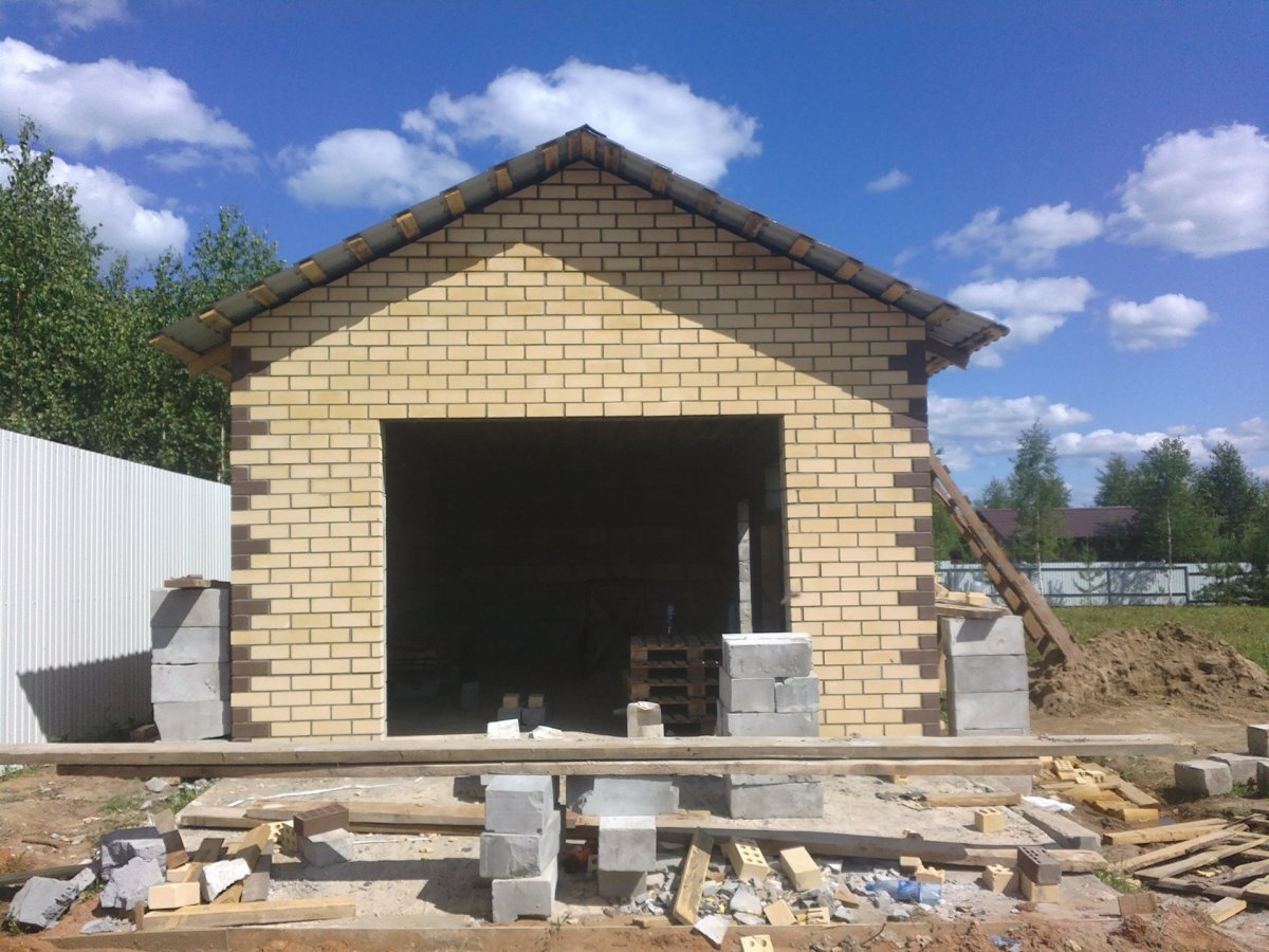 Гараж из пеноблоков на 2 машины