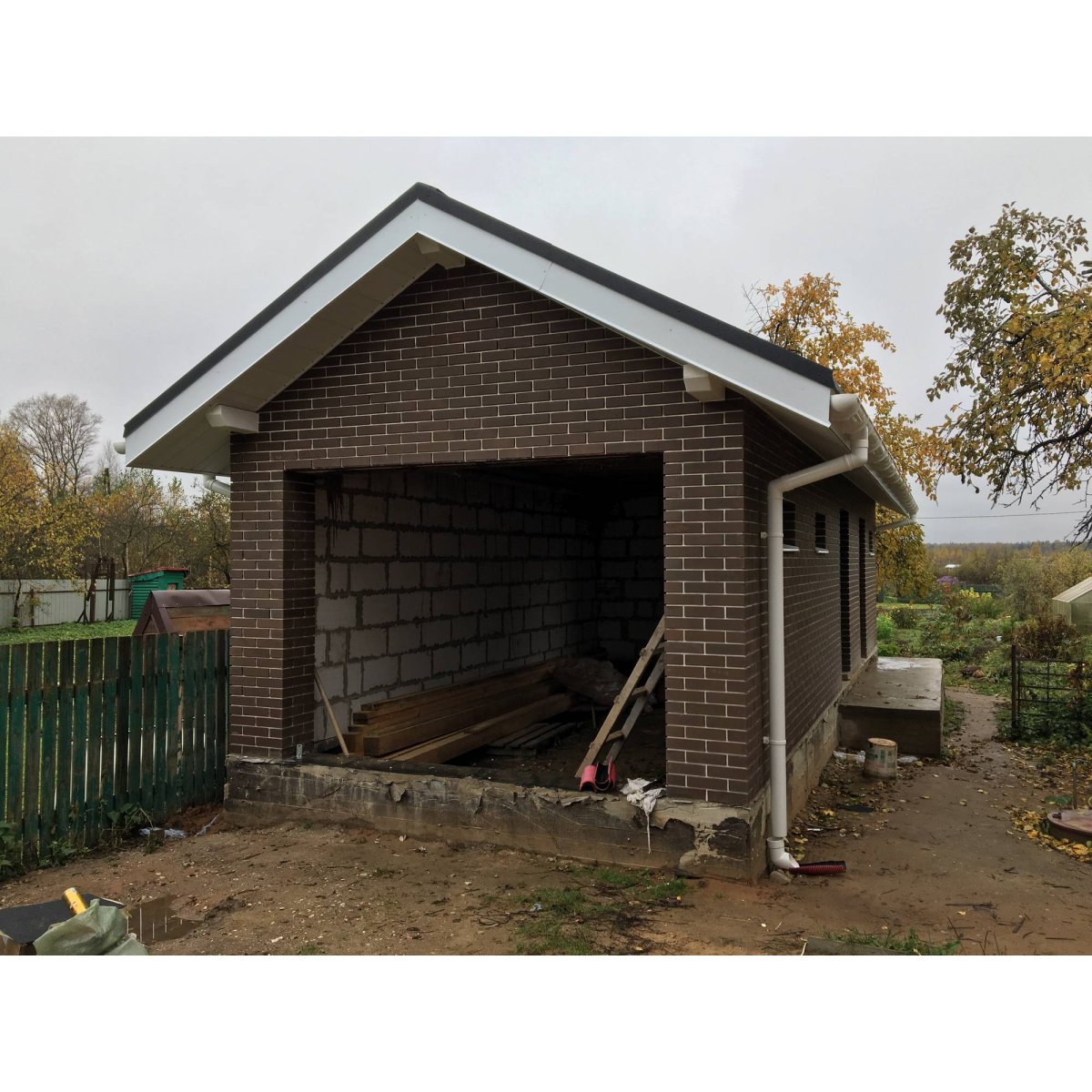 Гараж из кирпича