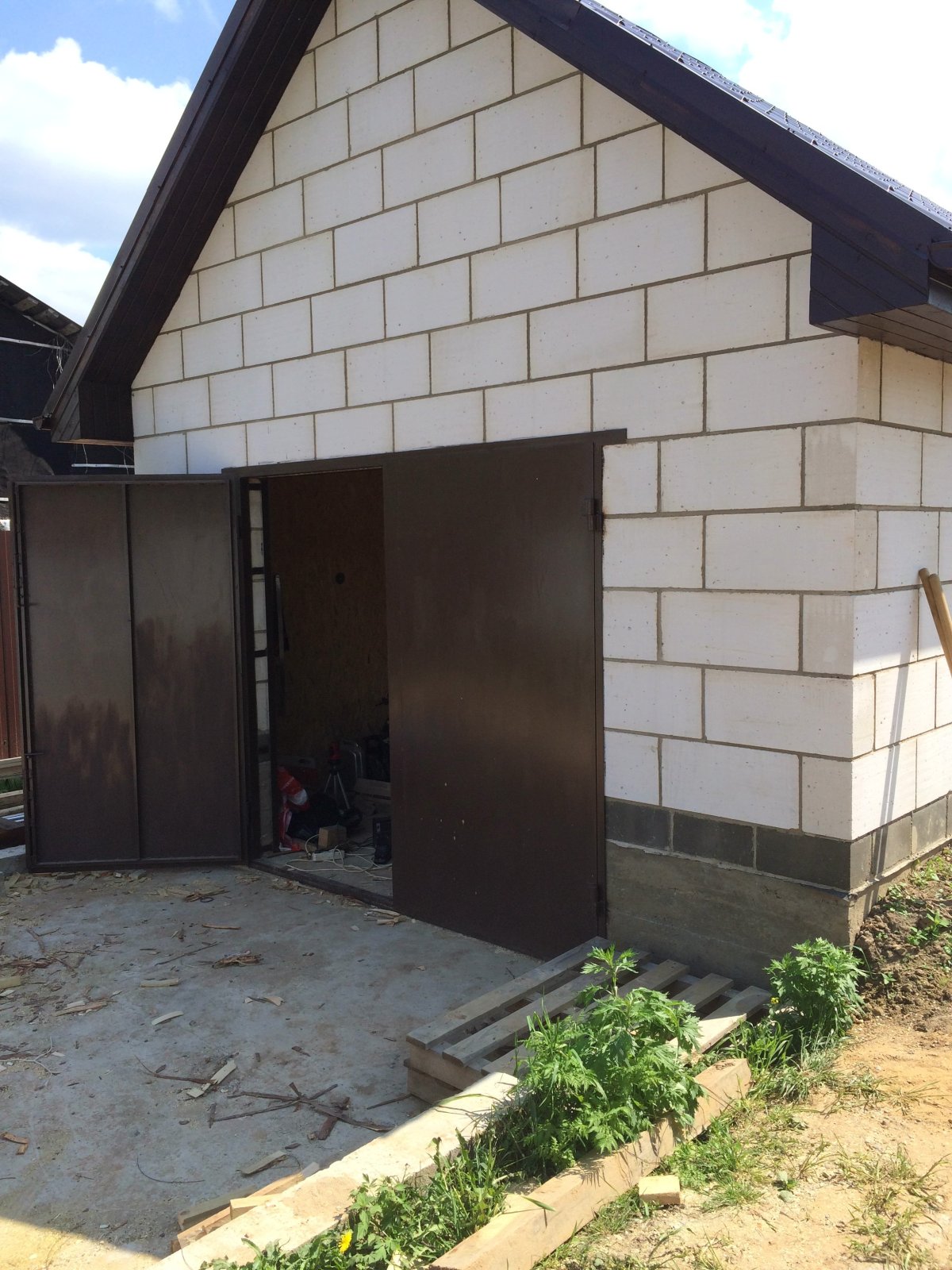 Гараж из пеноблоков