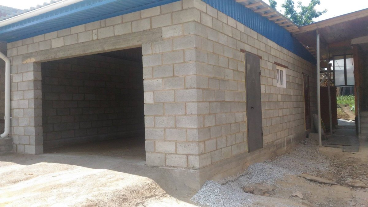 Гараж из керамзитных блоков