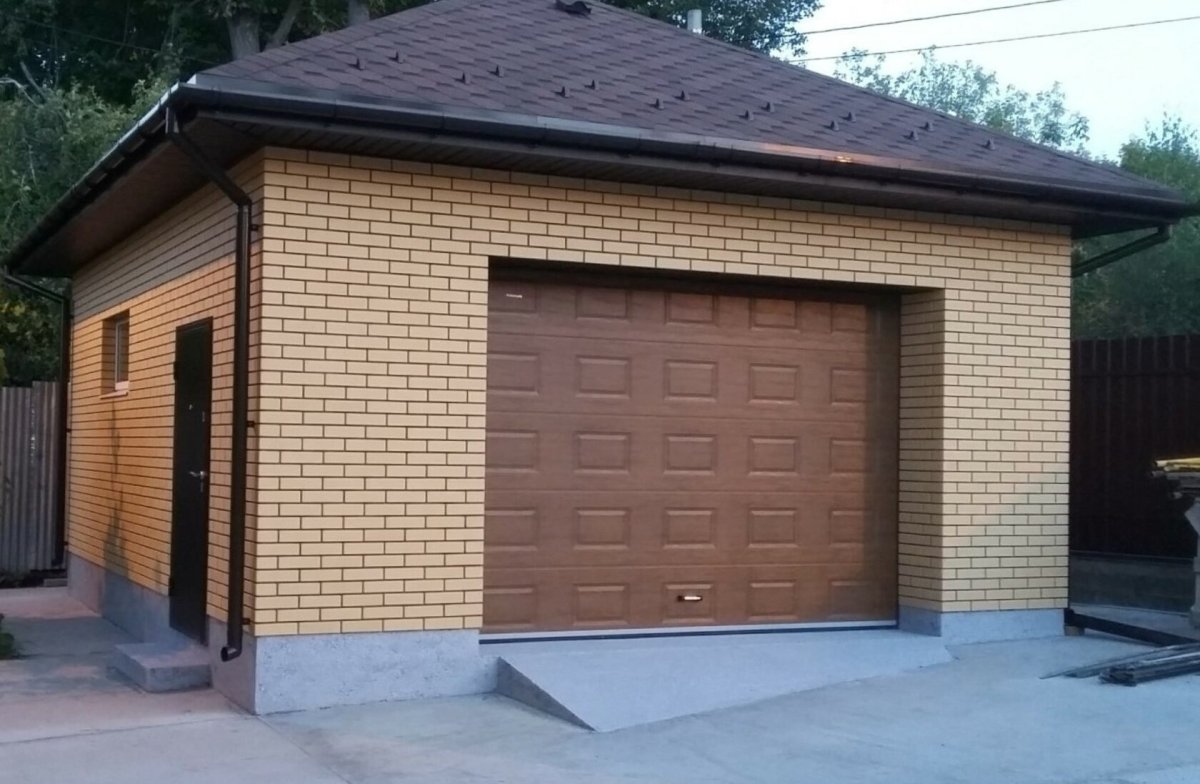 Гараж из кирпича
