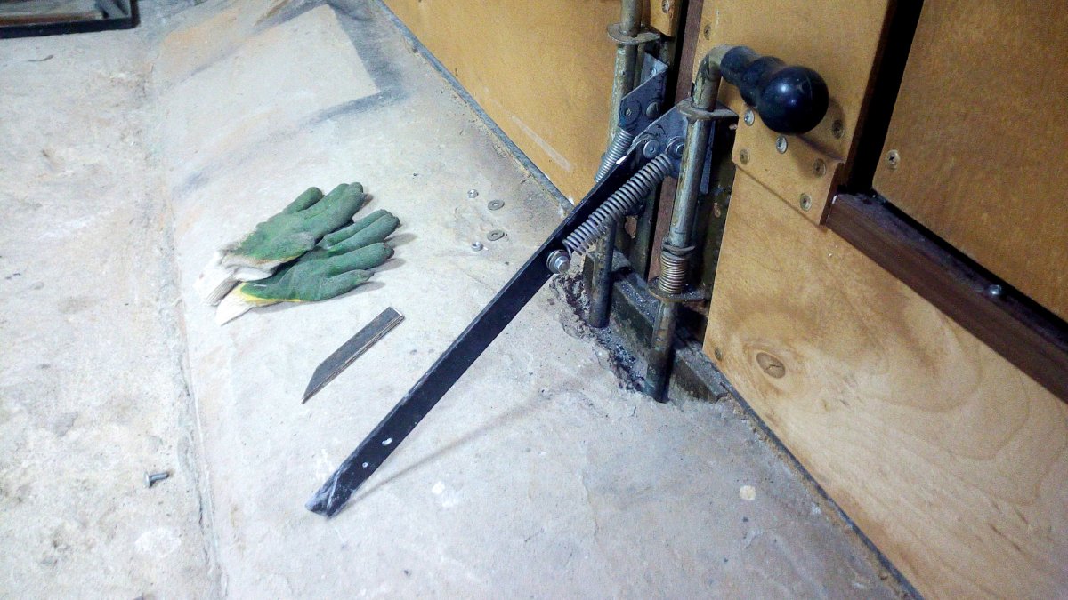 Упор воротный 300 мм