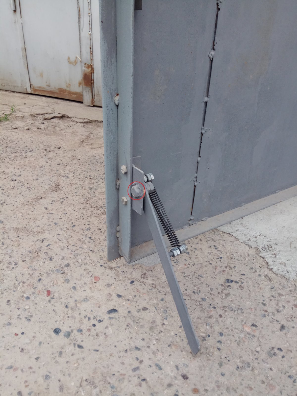 Упор для гаражных ворот