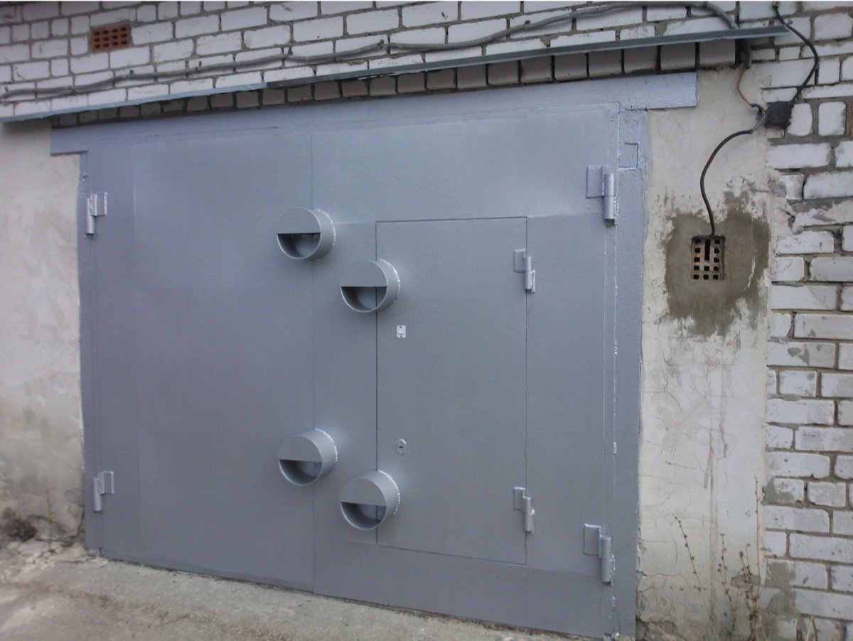 Защита гаражного замка антивандальная