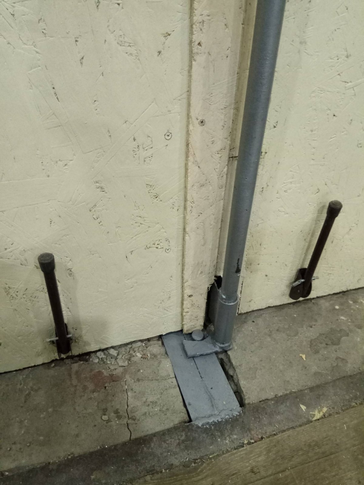 Запоры для гаражных ворот