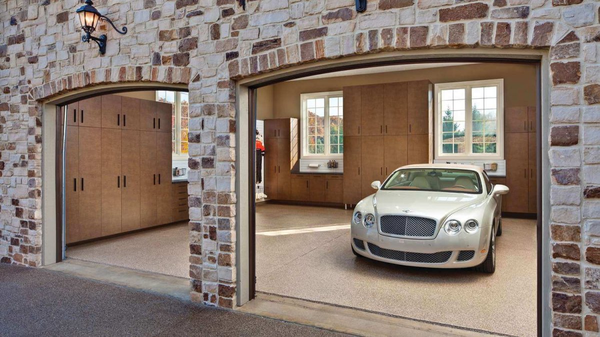 Необычный интерьер гаража