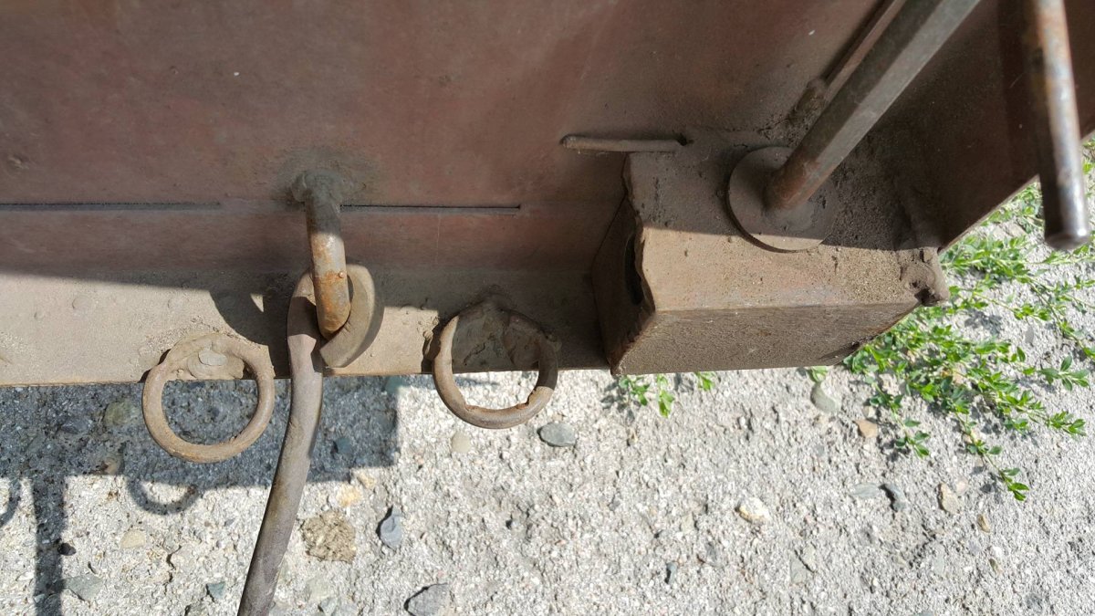 Запор на гаражные ворота