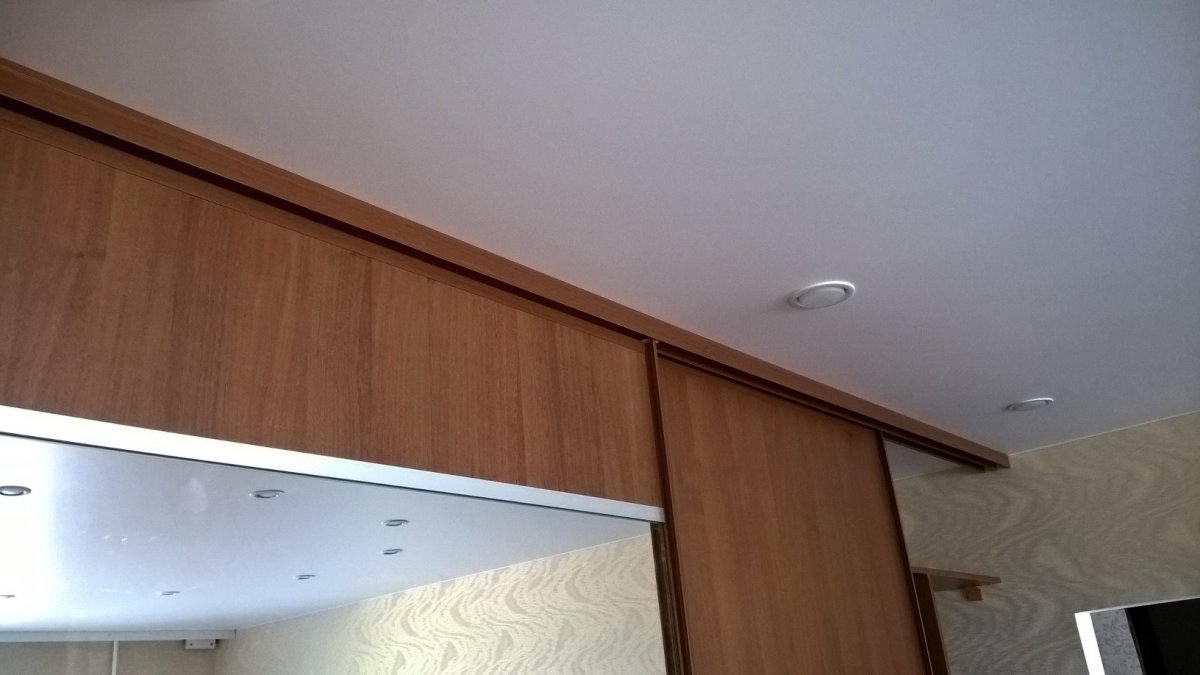 Шкаф купе под натяжной потолок