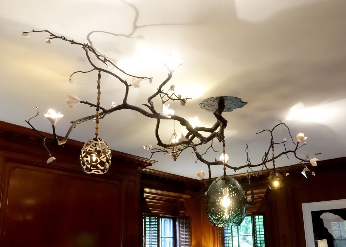 Люстра из ветки дерева