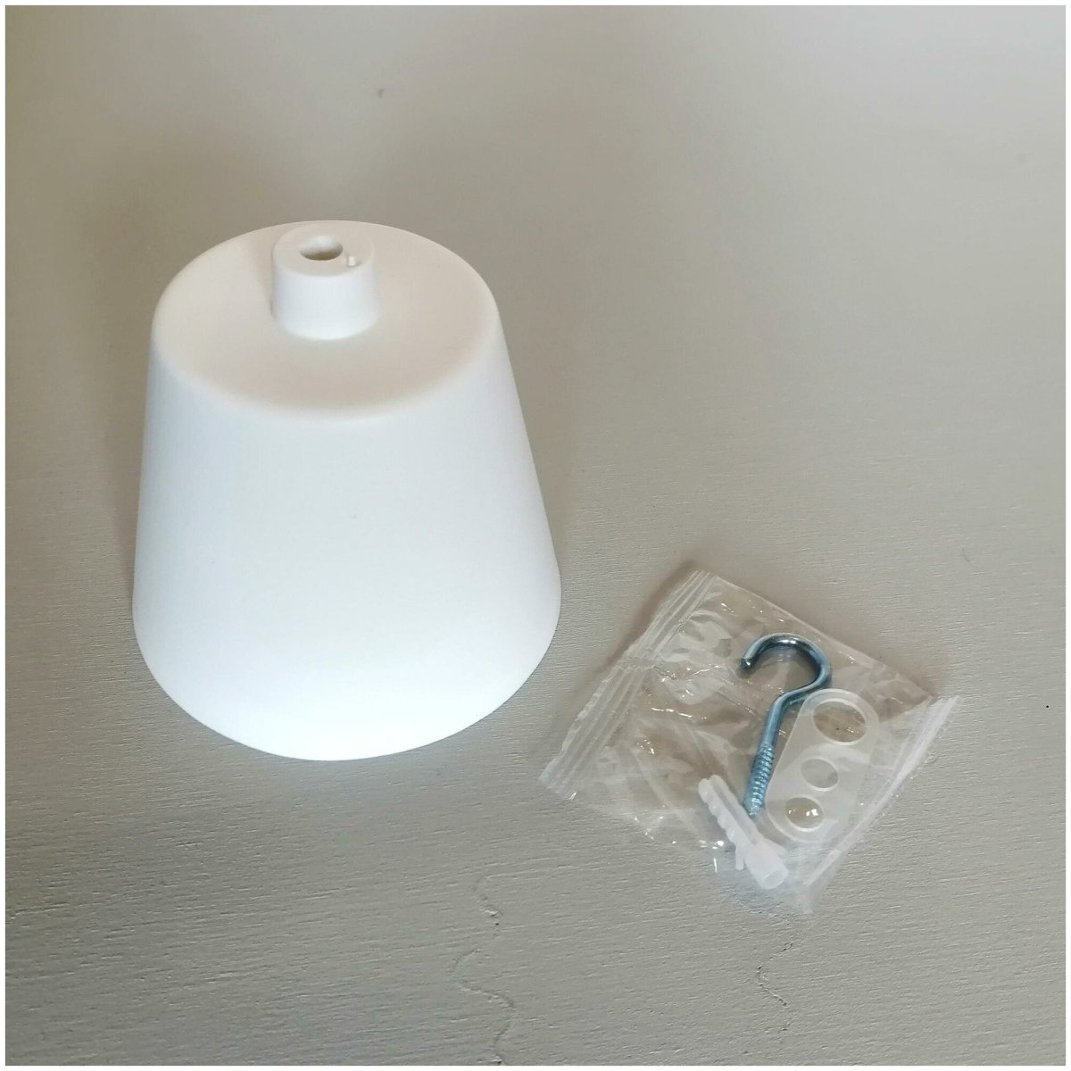 Чашка потолочная для люстры белая