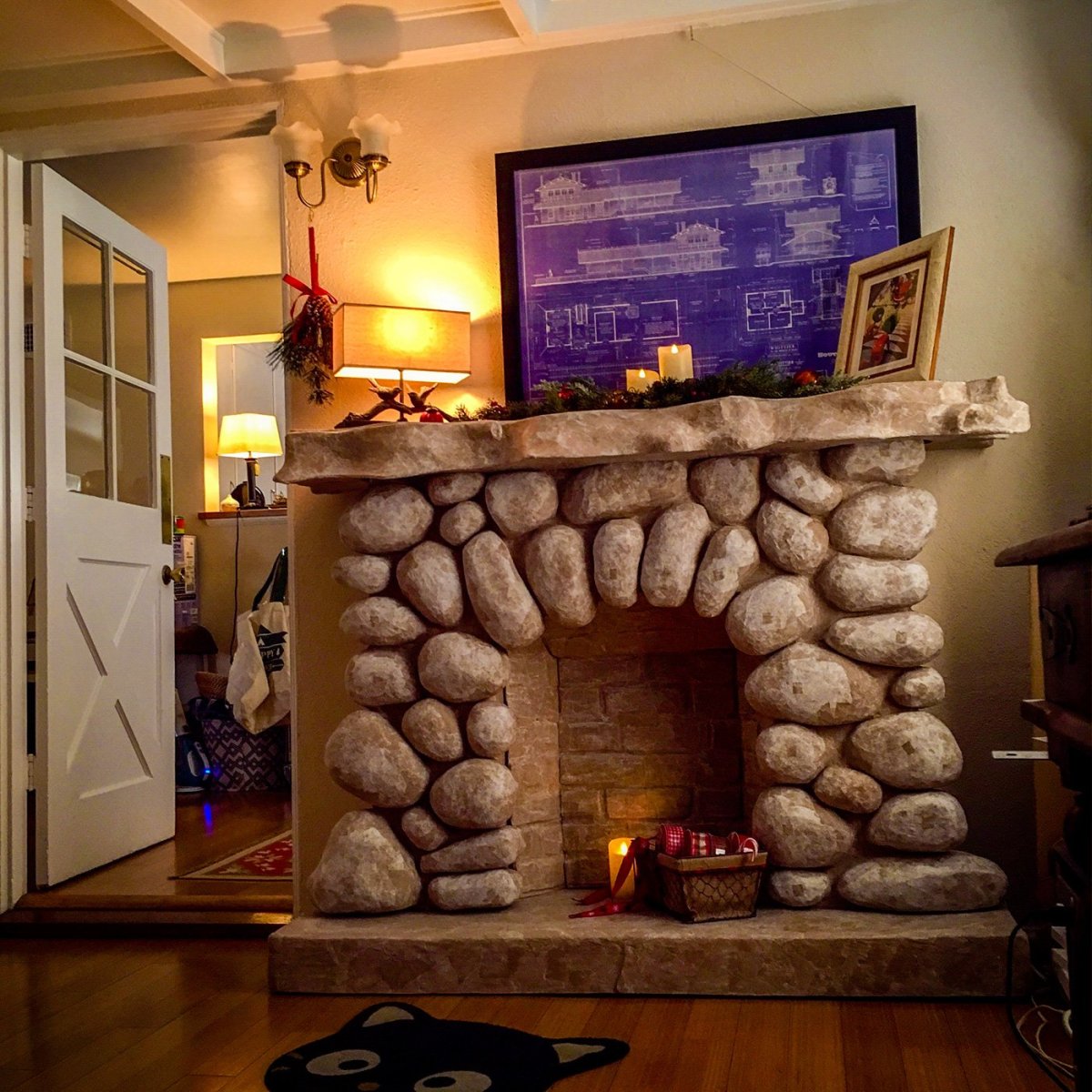 Бутафорский камин