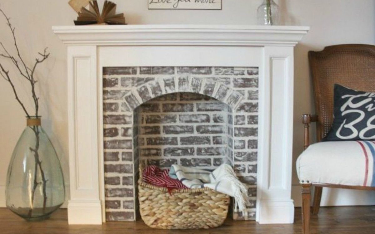 Имитация кирпича на камине