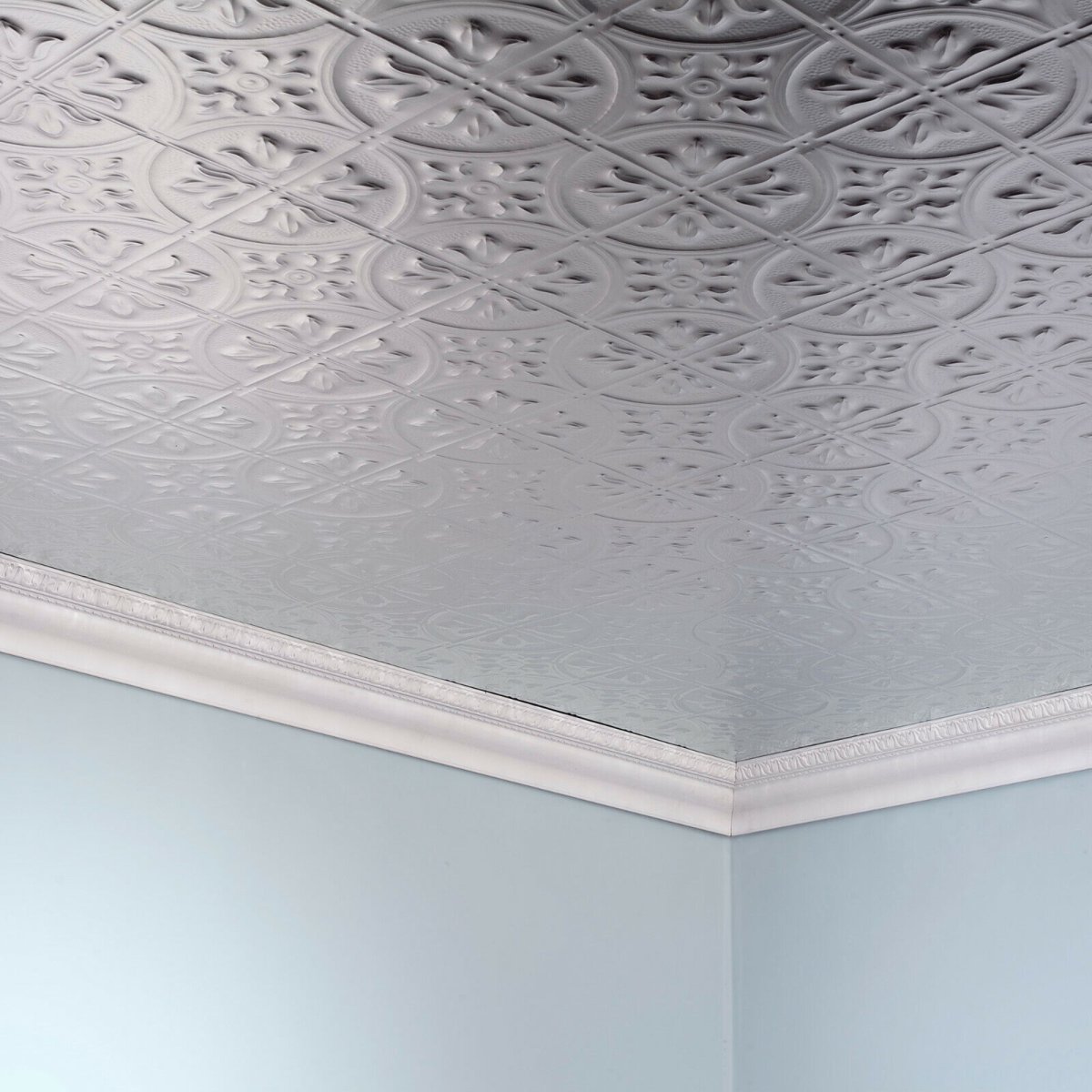 Обои на потолок белые