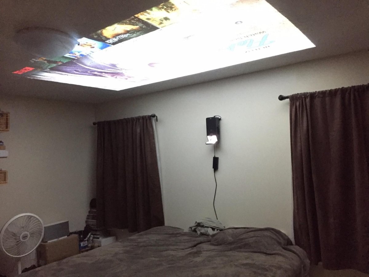 Экран для проектора в интерьере