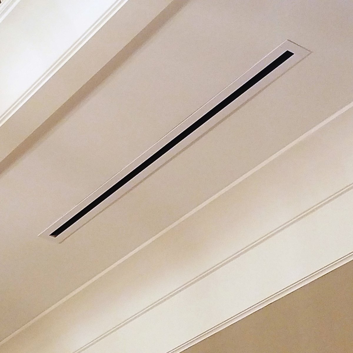 Магнитная вентиляционная решетка для натяжного потолка