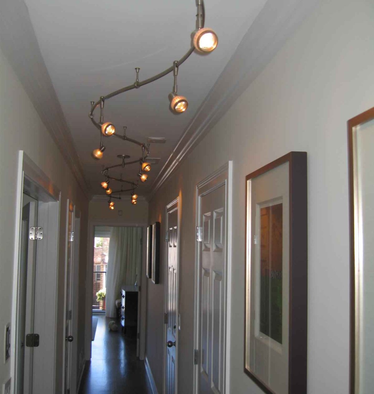 Освещение коридора в квартире с натяжными потолками