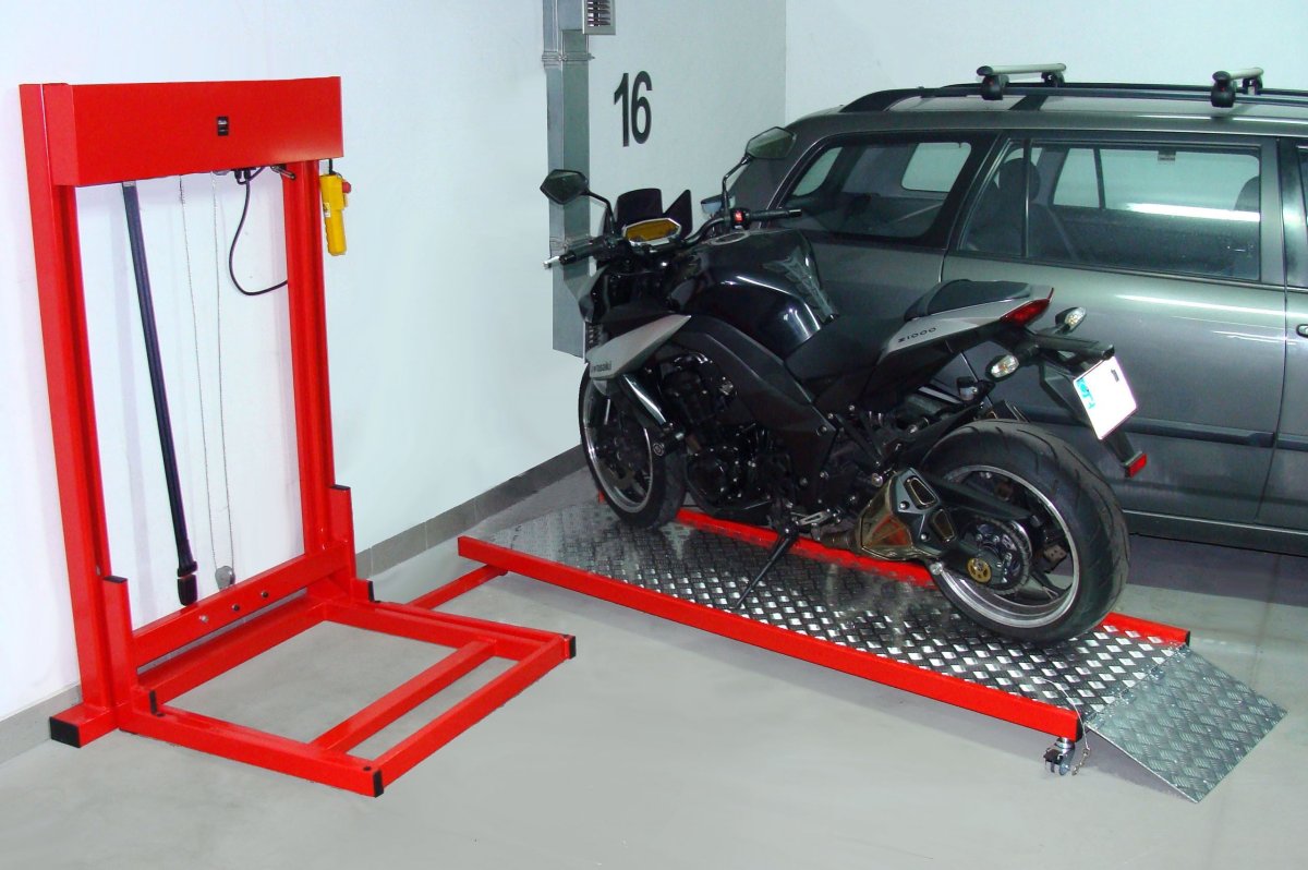 Подъемная площадка для мотоцикла
