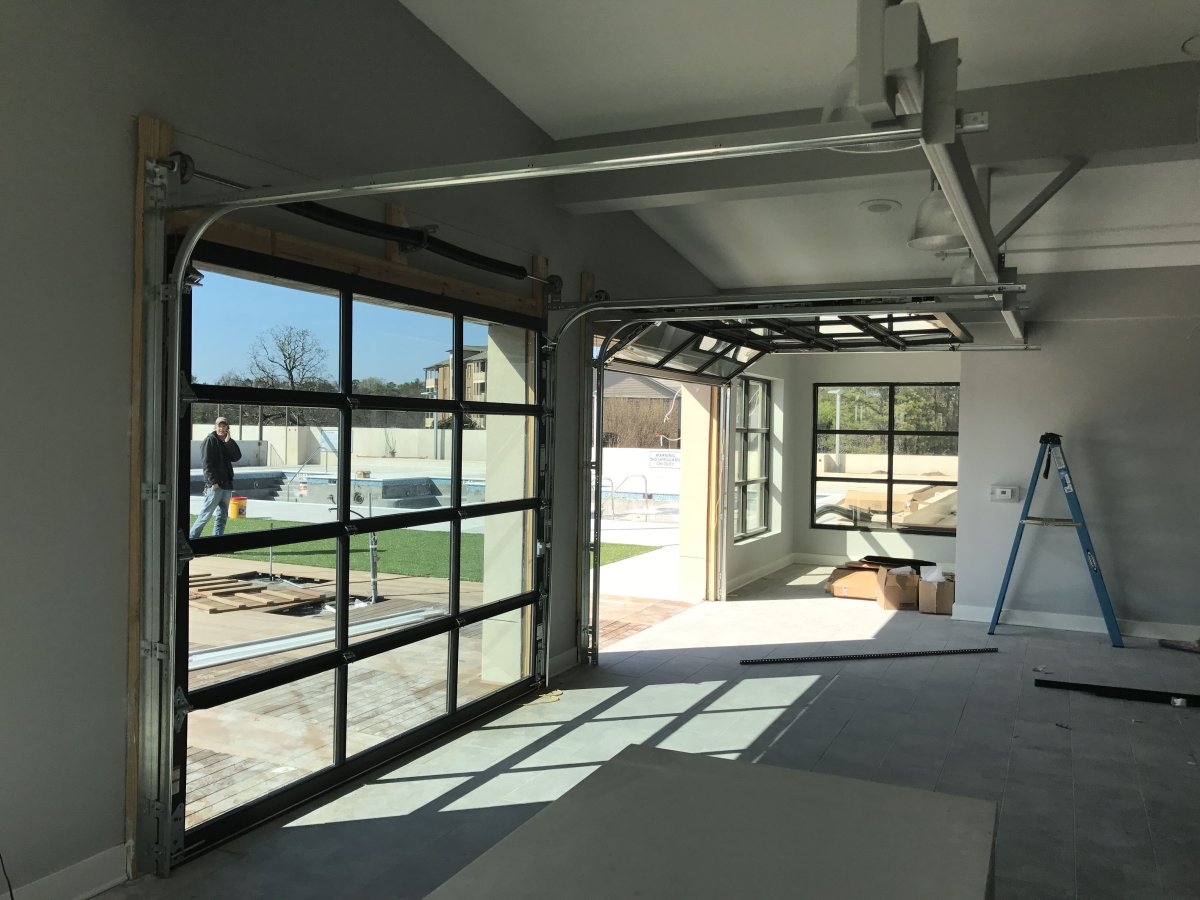 Прозрачные ворота для гаража