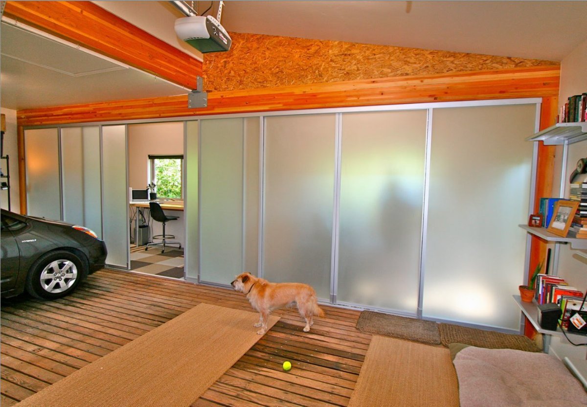 Раздвижная стена в гараже