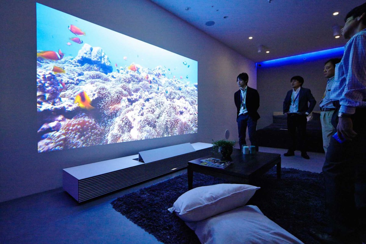 Комната с проектором