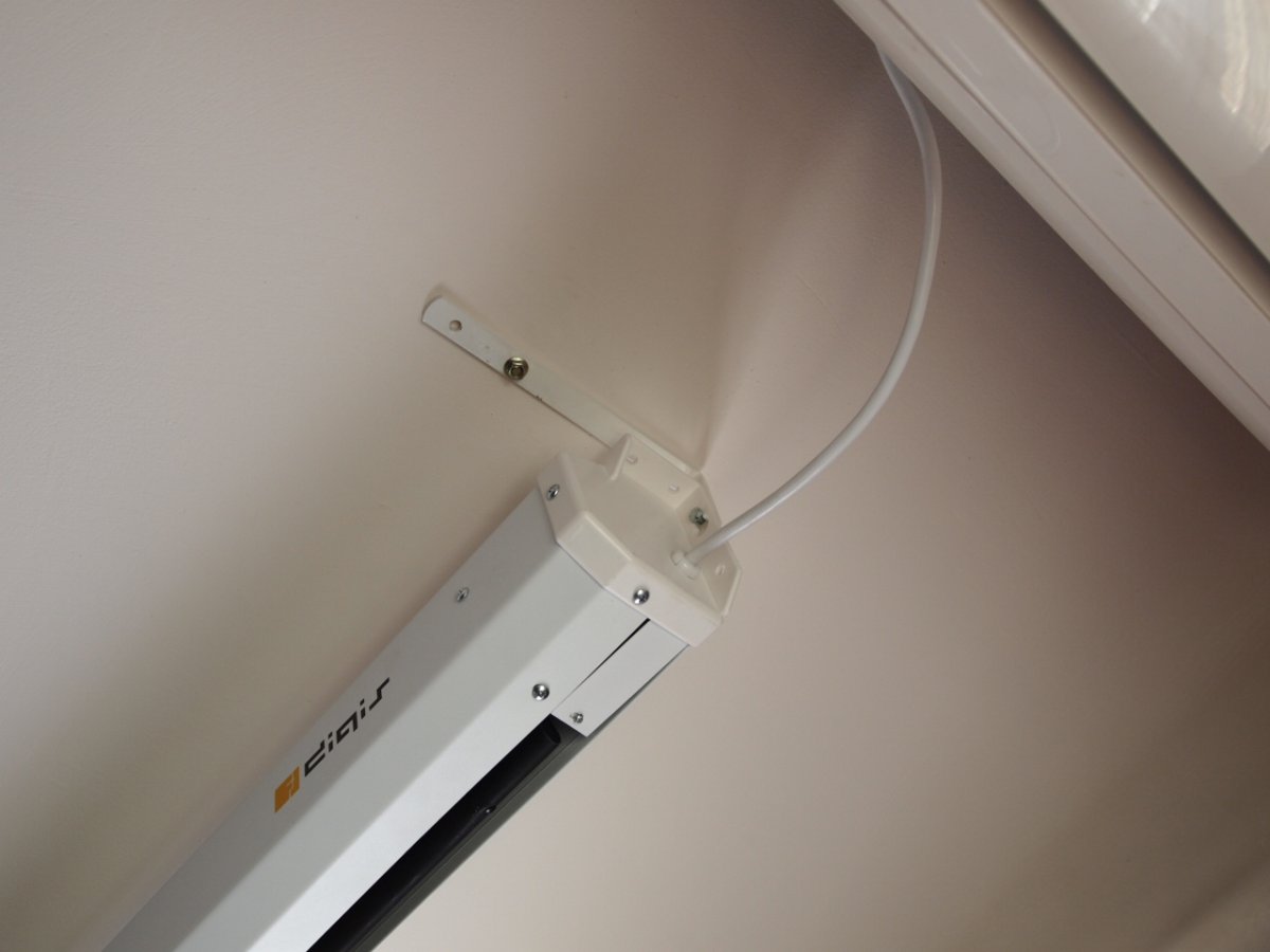 Кронштейн для экрана проектора