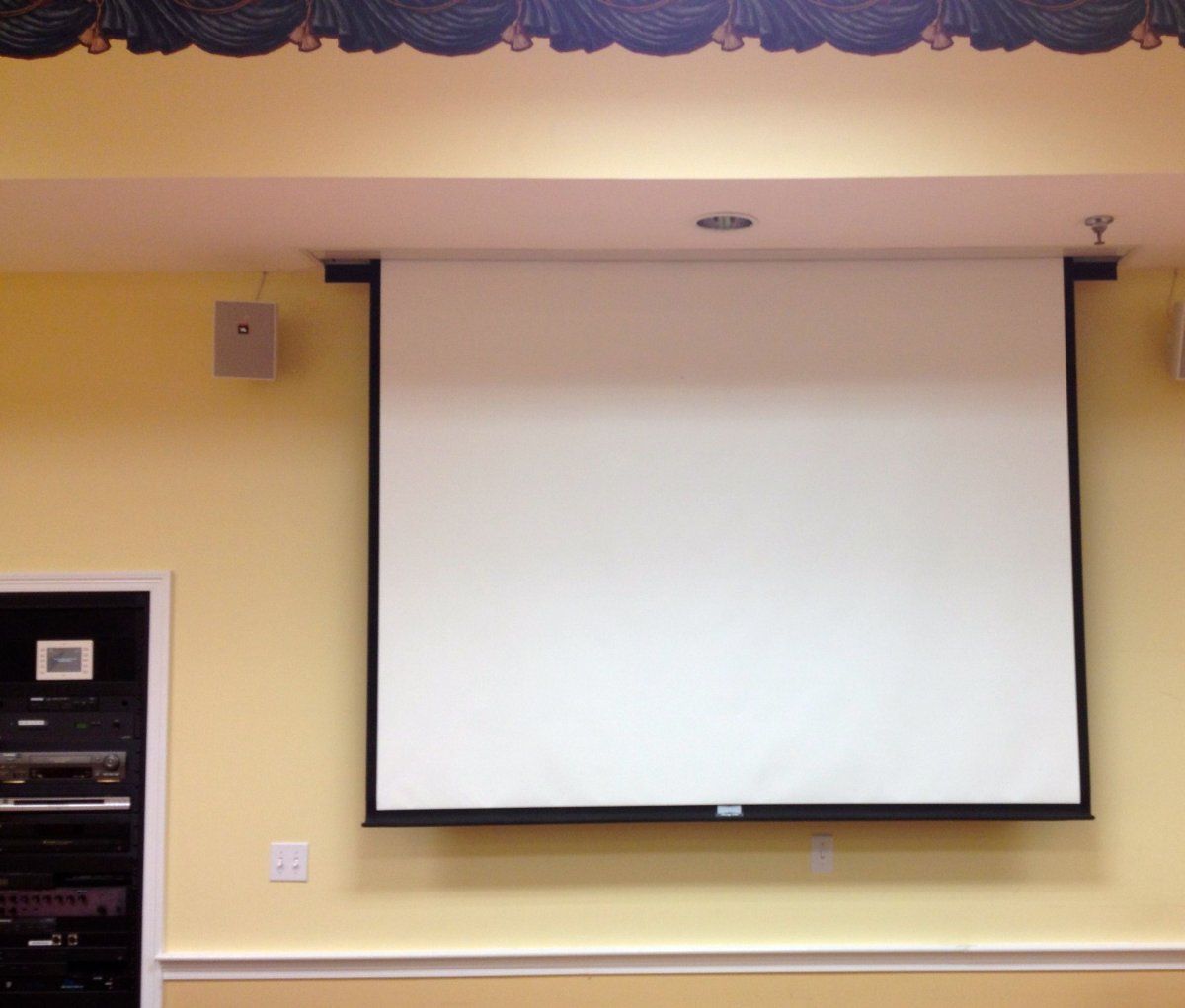 Luma Projection Screen экран для проектора ym848221