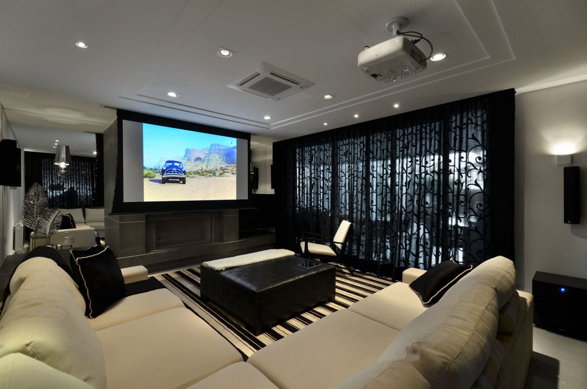 Гостиная с проектором